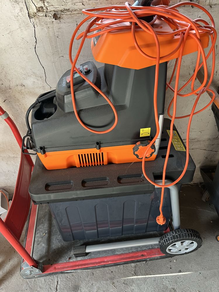 Rozdrabniacz elektryczny gałęzi