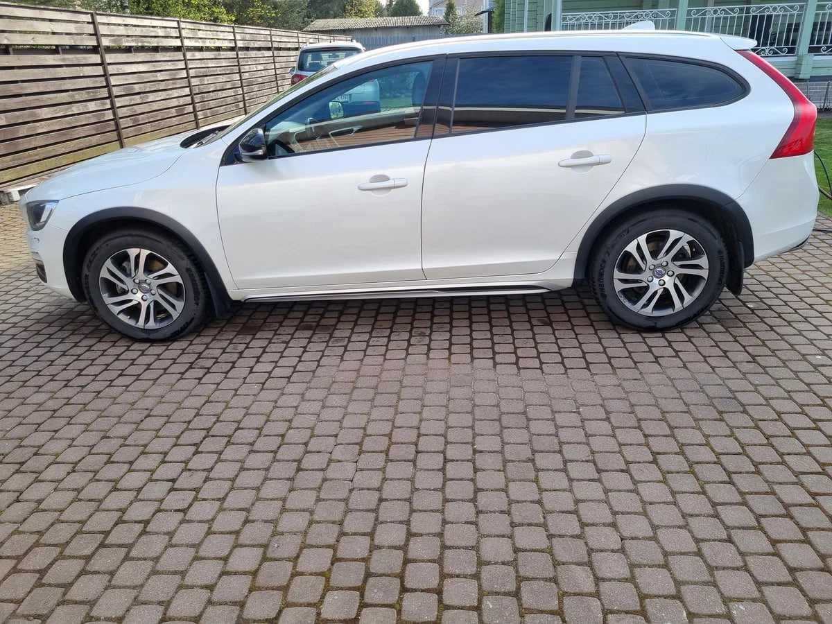 Volvo V60 Cross Country, 2015