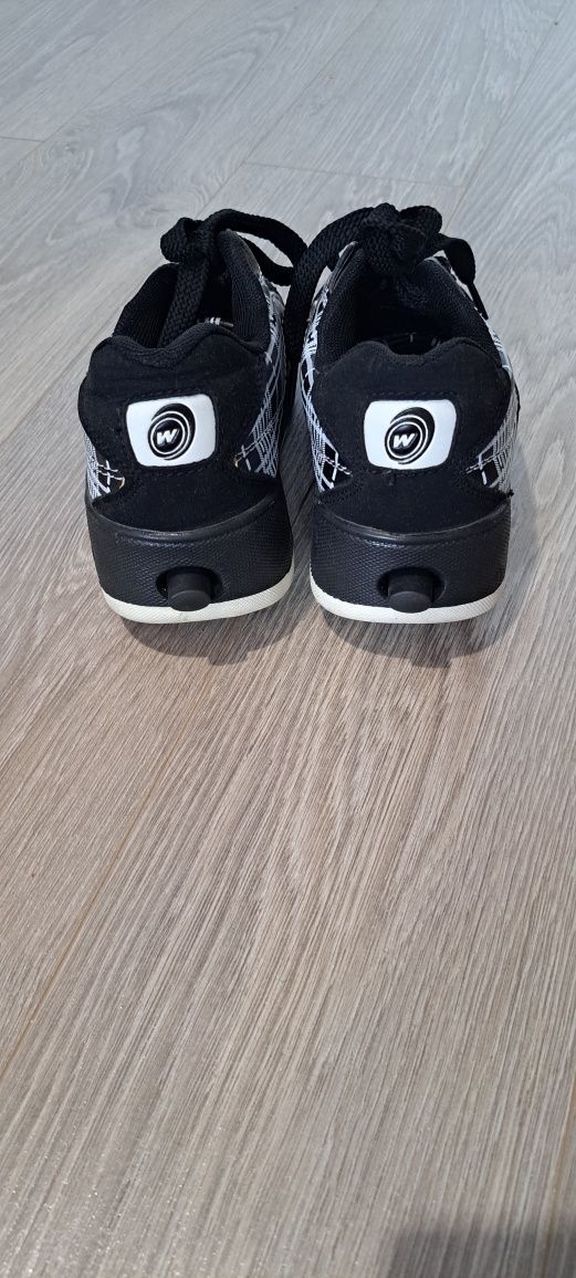 Sprzedam buty z rolkami