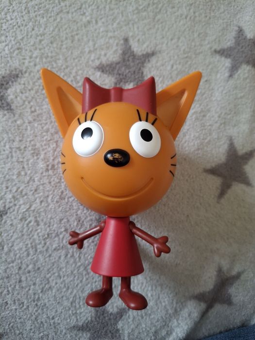 Три кота: фігурка Карамельки зі звуковими ефектами