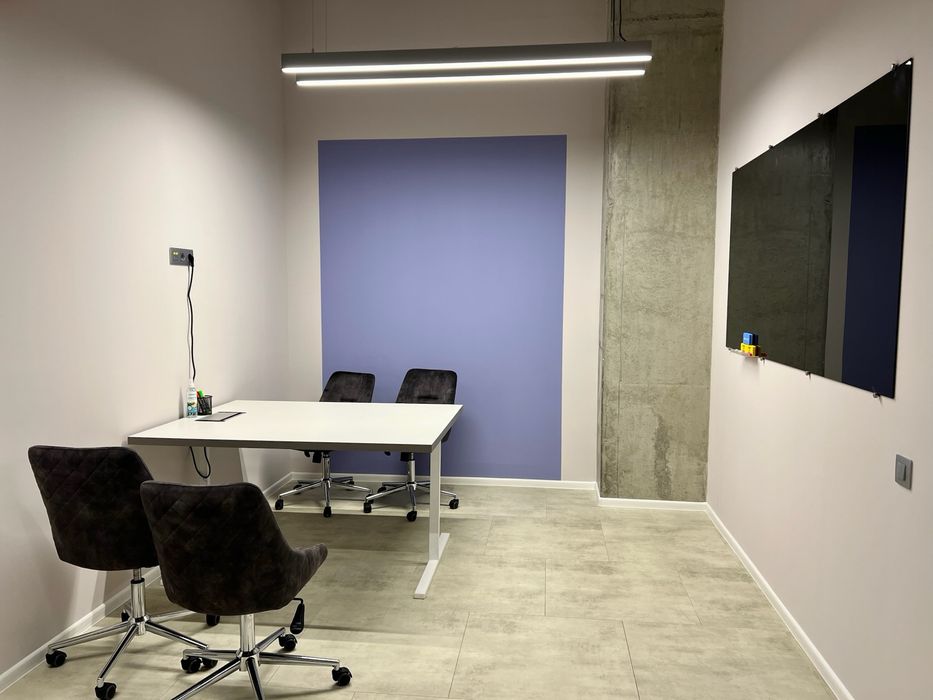 Сучасний Офіс 350 (м2) на Пасічній, Власник