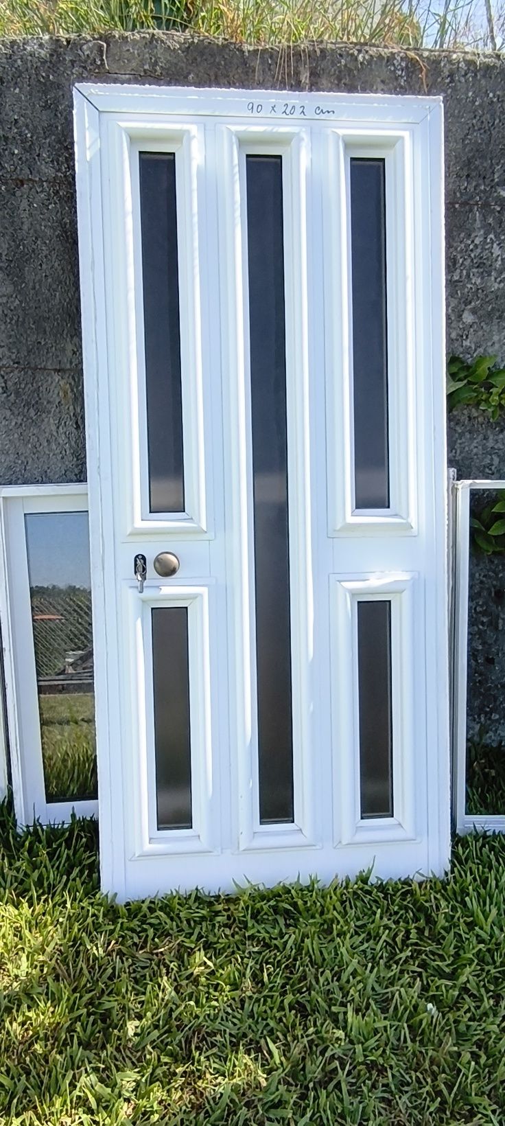 Portas e janelas em alumínio branco