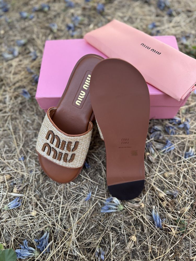 Шльопанці Miu miu