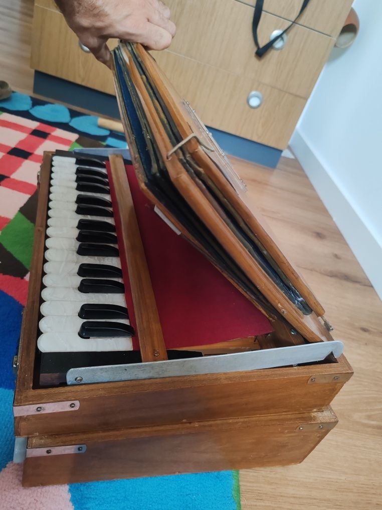 Harmonium Indiano compacto vintage afinado