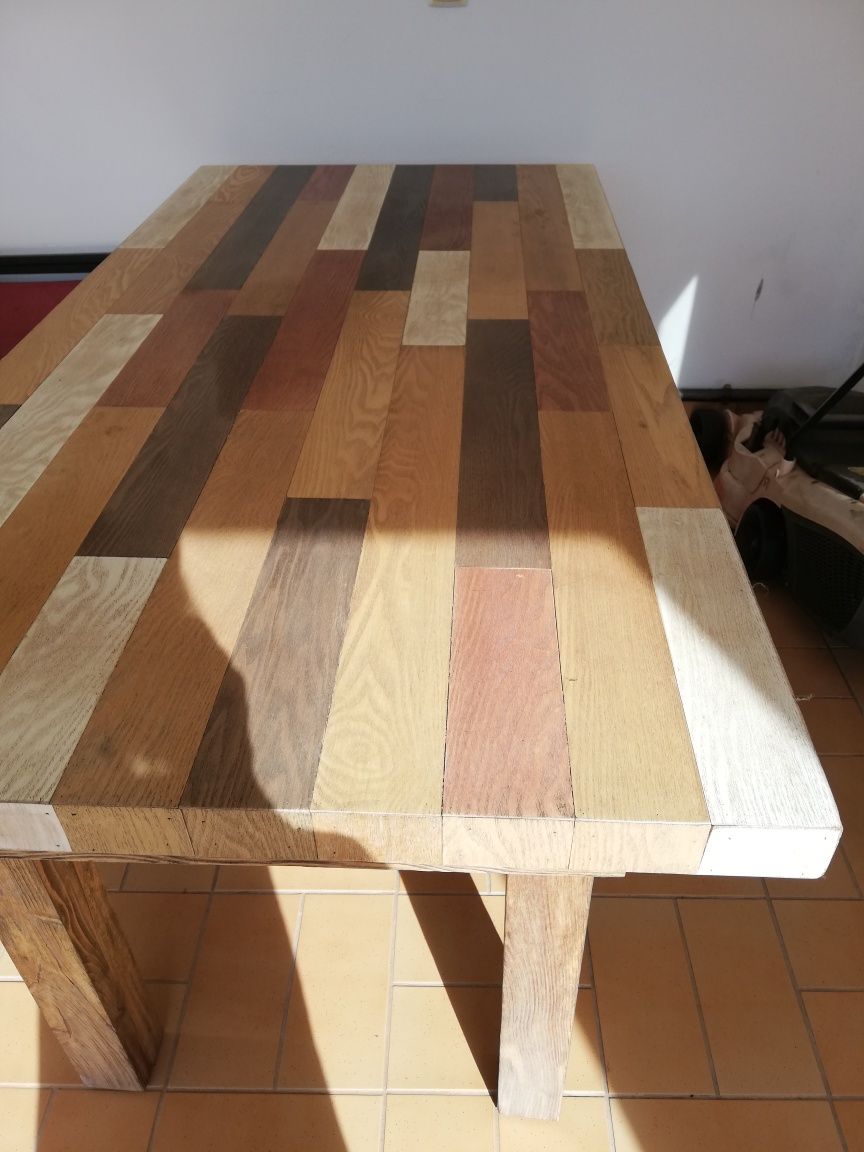 Mesa de madeira maciça da Area