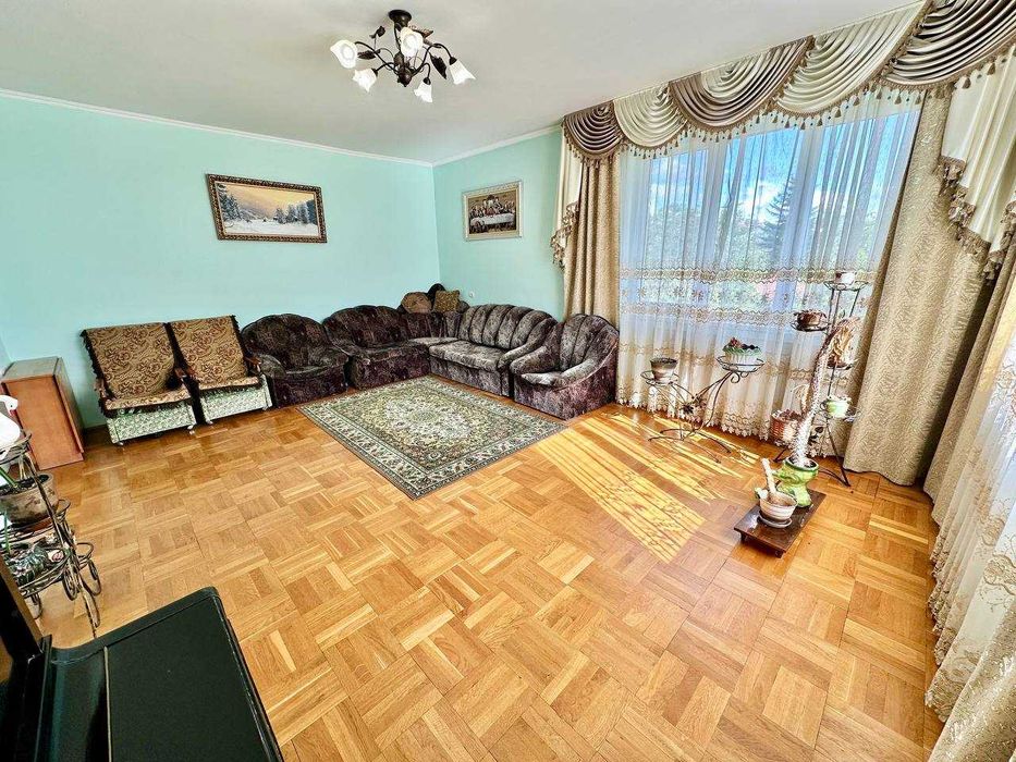 Продаж частини будинку з ділянкою у м.Дрогобич (вул. Довбуша)