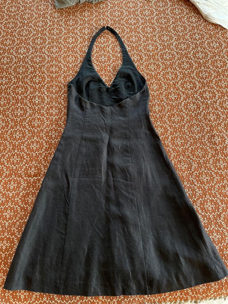 Vestido em linho preto da Lanidor