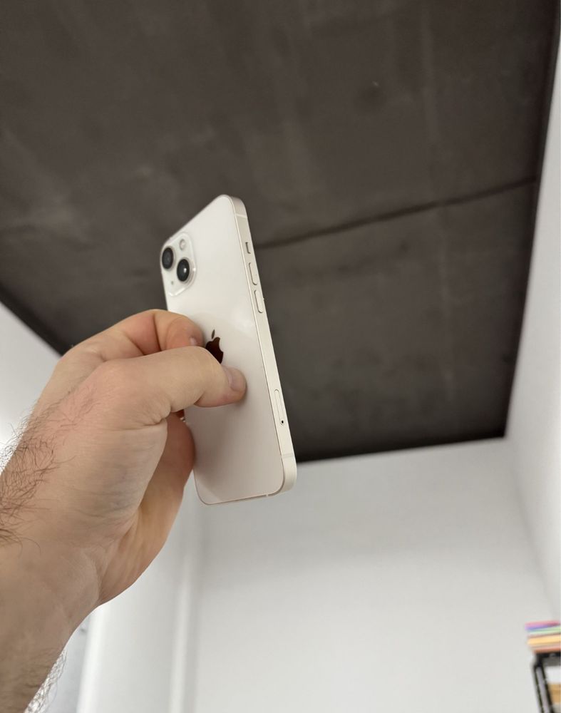 Iphone 13 білого кольору
