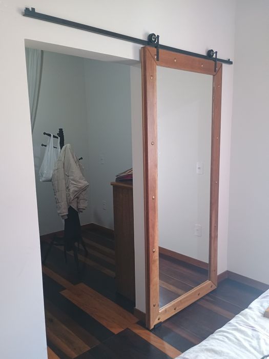 Instalador de portas , roda pés , laminados e toda linha moveleira.