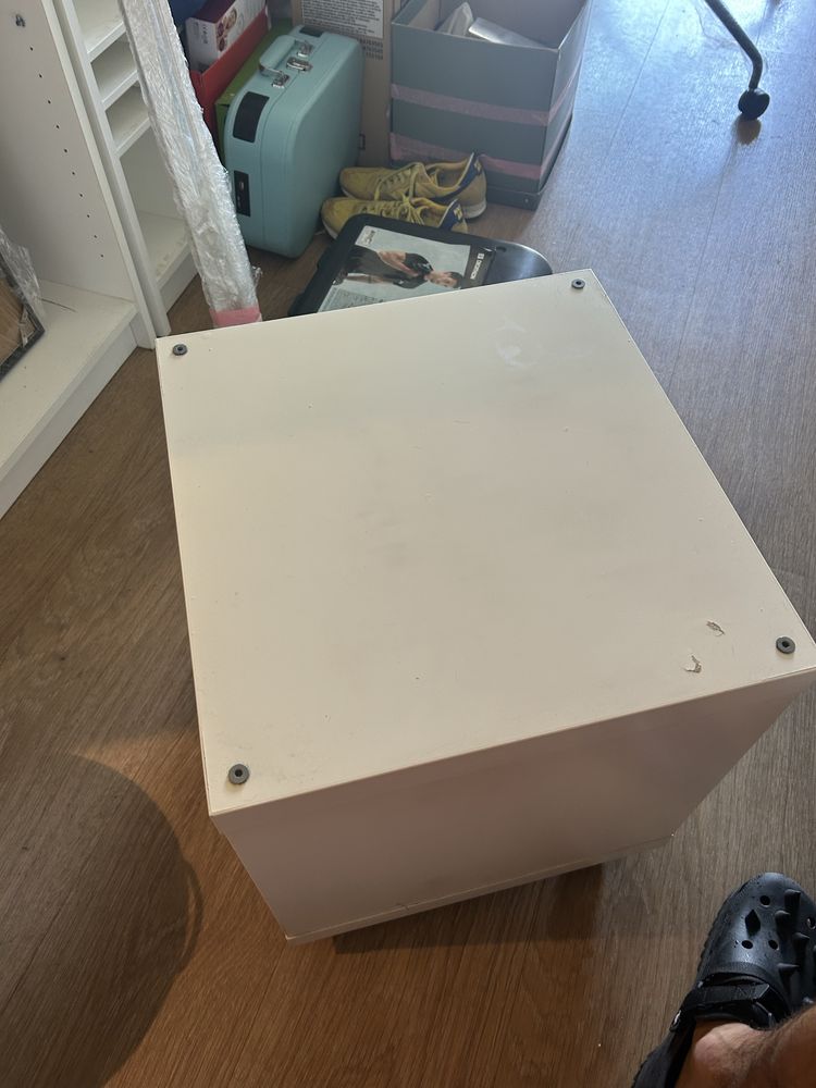 Mesa de cabeceira ikea com gavetas e rodas