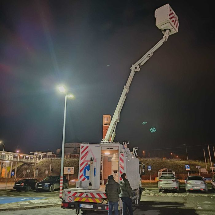 Podnośnik Koszowy Zwyżka wycinka drzew mycie elewacji Wynajem Montaż