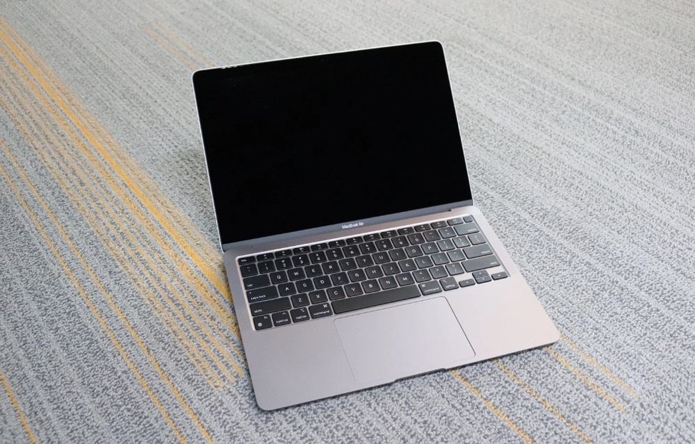 Apple MacBook 2020 M1 8GB RAM 256GB SSD macOS Sequoia