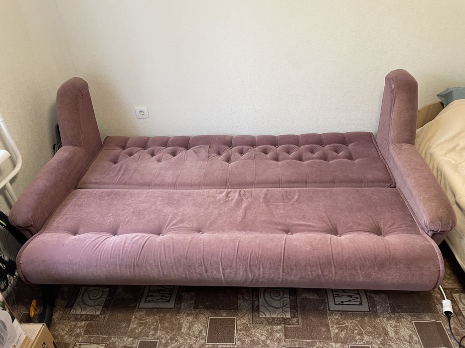 Диван в хорошому стані