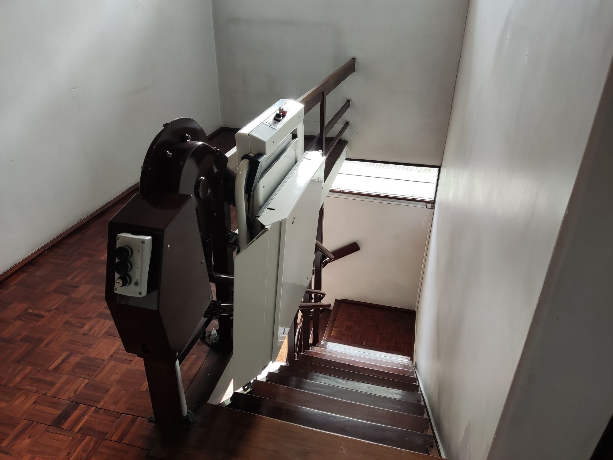 Plataforma elevatória de escadas