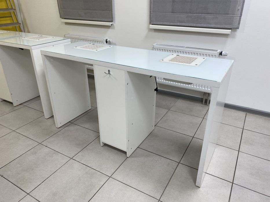 Терміновий продаж столів для манікюру з витяжками TERI