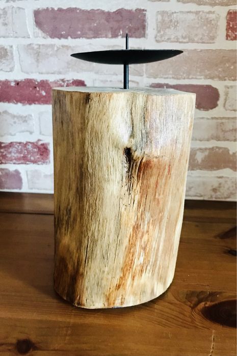 Drewniany świecznik na świece pieniek