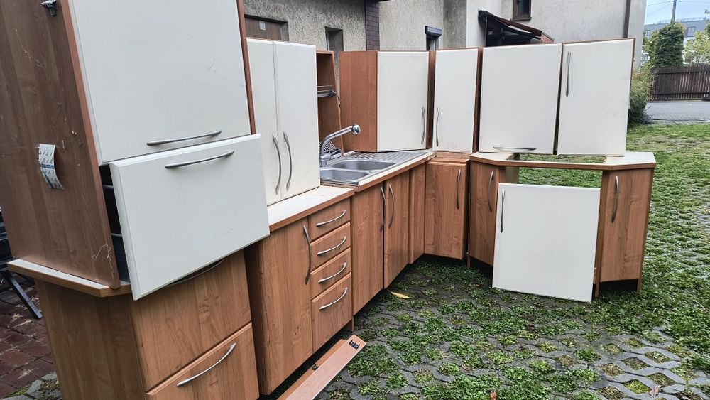 Kuchnia używana, zlewozmywak INOX z baterią wyciąganą, pochłaniacz ari