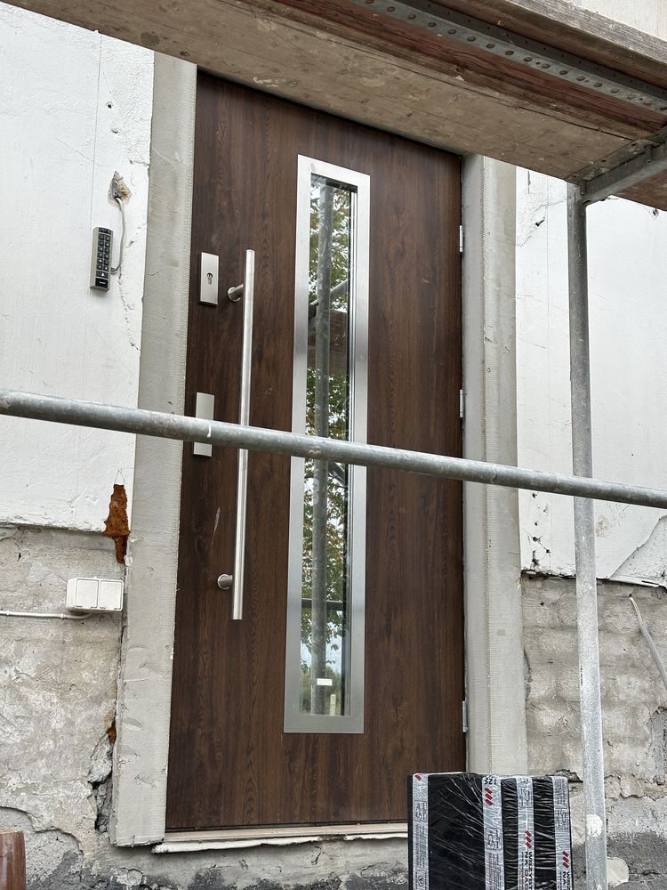 Drzwi zewnętrzne prawe pochwyt (antaba) KMT Plus 54
