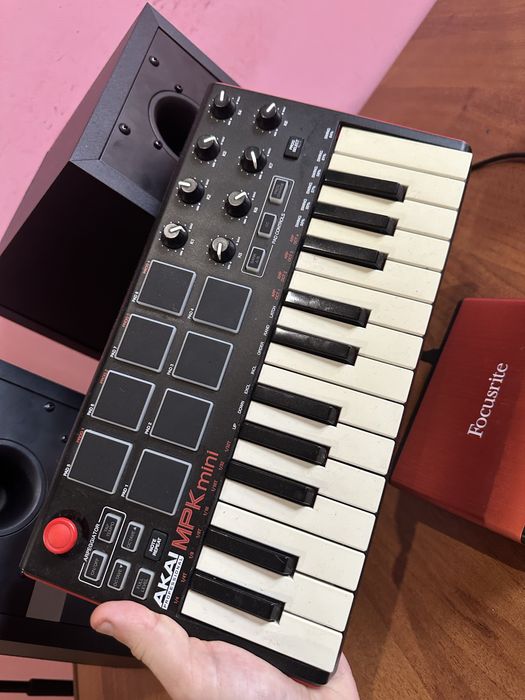 Akai Mpk mini - міді клавіатура ідеальний стан