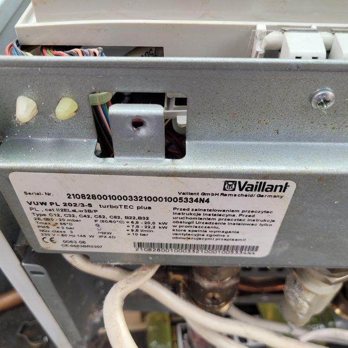 Piec gazowy Vaillant TurboTec VU 202/3-5 dwufunkcyjny zamknięta komora