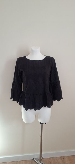 Bluzka kolor czarny wzorzysty materiał baskinka falbanka Reserved XS