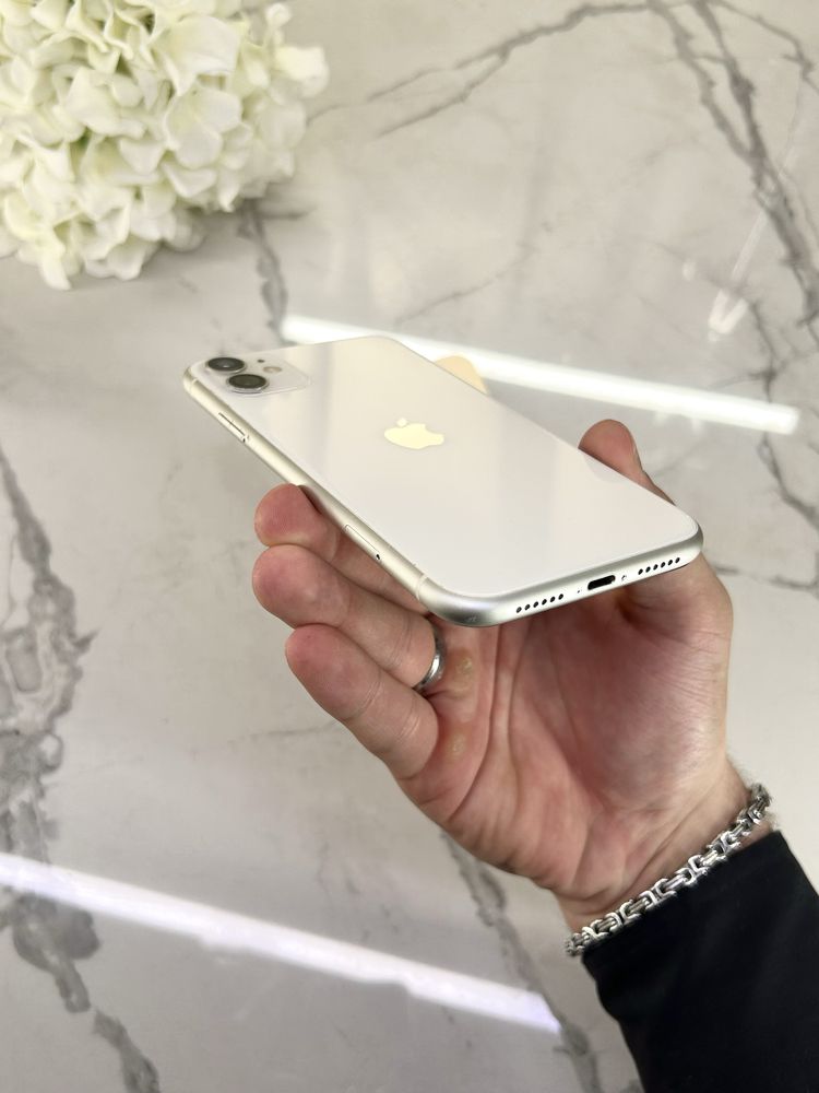 Чудовий iPhone 11 Silver Neverlock (Магазин Гарантія) 64GB