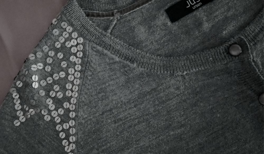 Lindíssimo casáco com lantejoulas elegante discreto  novo