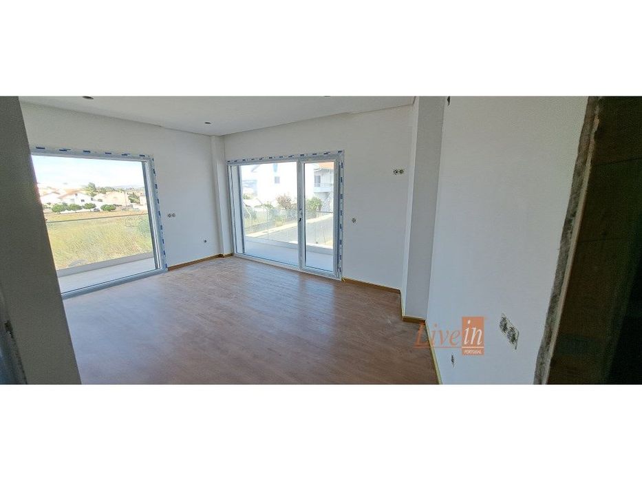 Moradia T3 em Construção com Piscina Aquecida e Garagem em Mafra