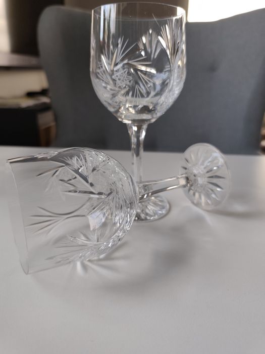 Kryształowe kieliszki do wina