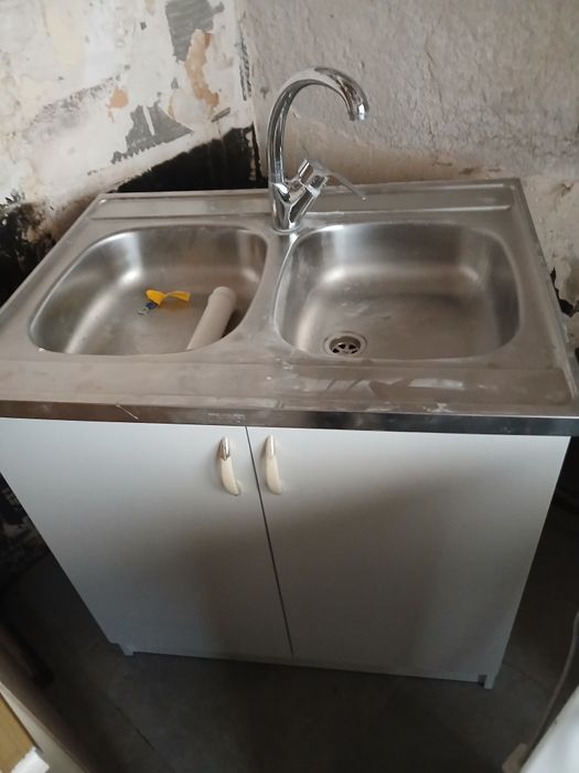 SAfka biała 80cm że zlewem dwukomorowym i baterią idealny stan