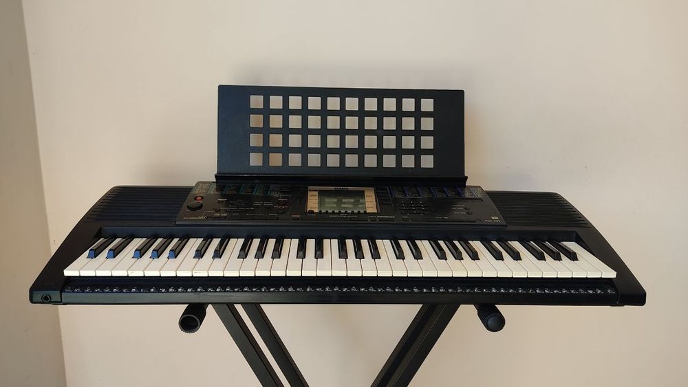 Синтезатори Yamaha PSR-330, E333 Клавішні інструменти Піаніно