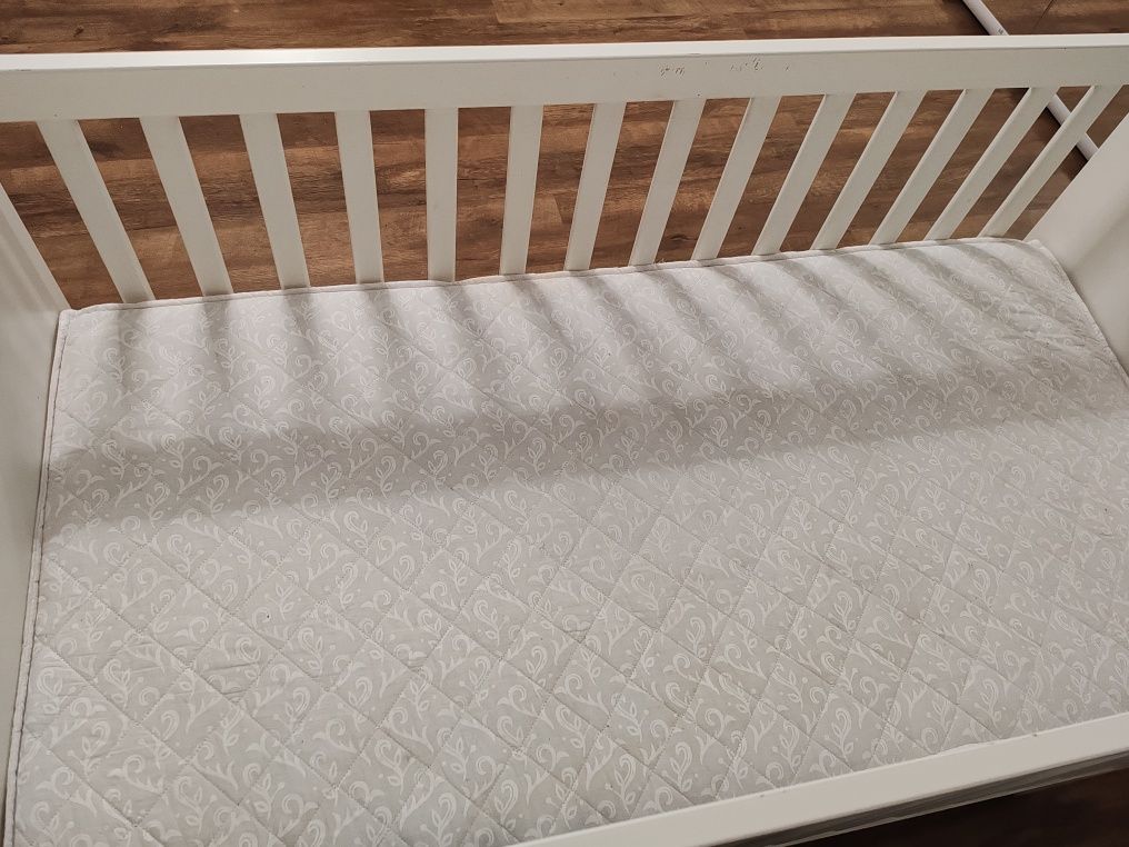 Łóżeczko niemowlęce Ikea Stuva z szufladami z materacem