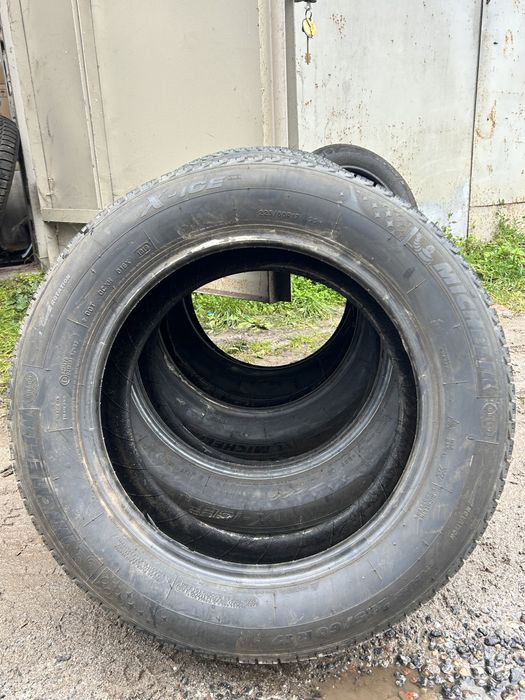 Michelin X-Ice 225/60/17 Комплект в гарному стані.