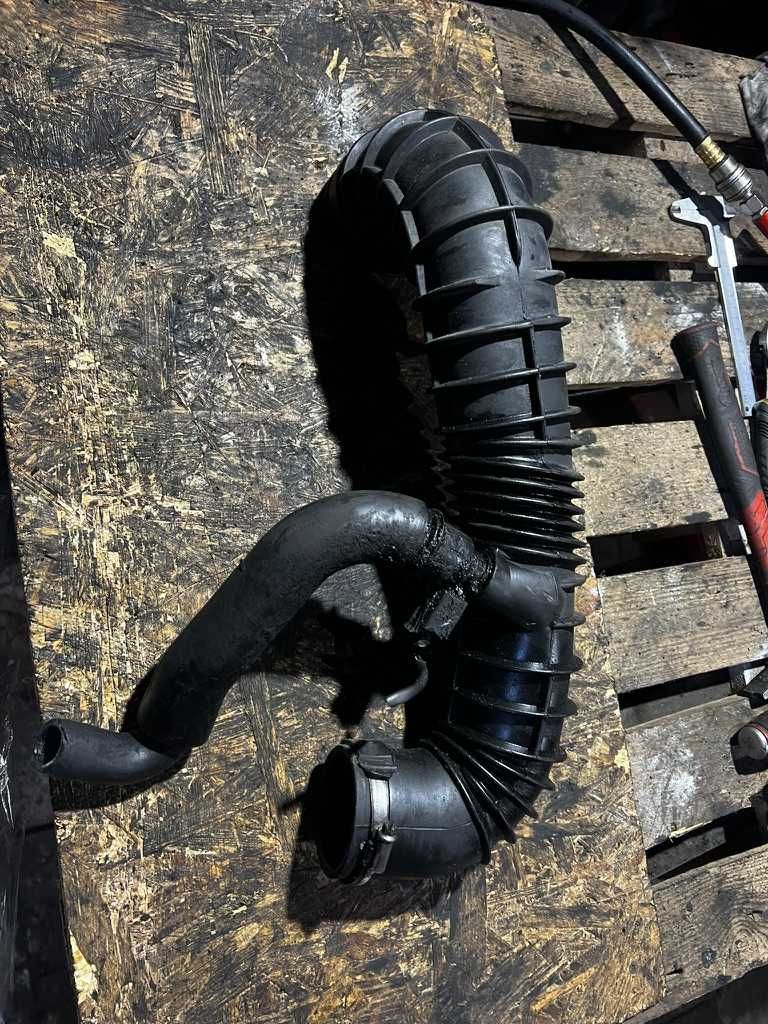 Патрубок з турбіни на корпус фільтра Мерседес Віто 639