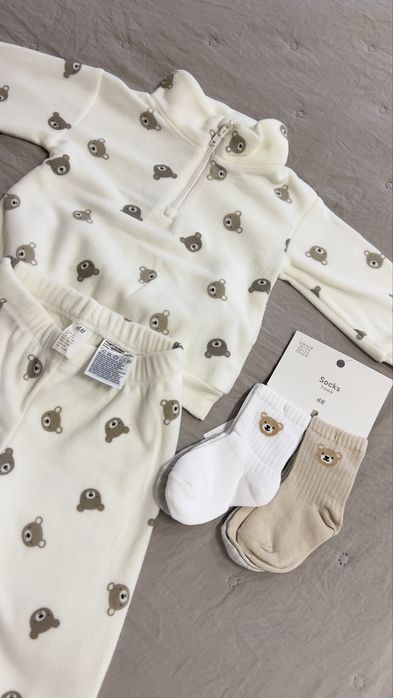 Дитячий флісовий костюмчик H&M 68 розмір з носочками