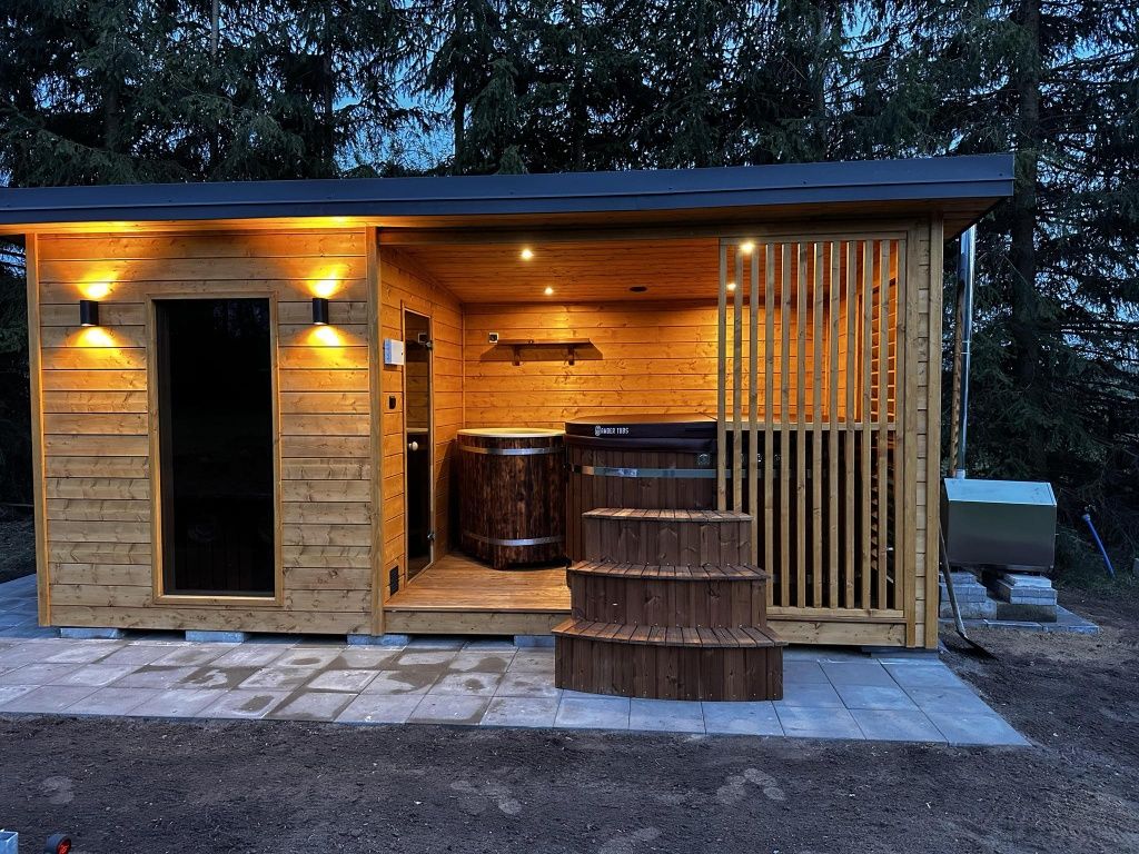 Domki z linią brzegową jeziora# pomost# sprzęty wodne# sauna#jacuzzi