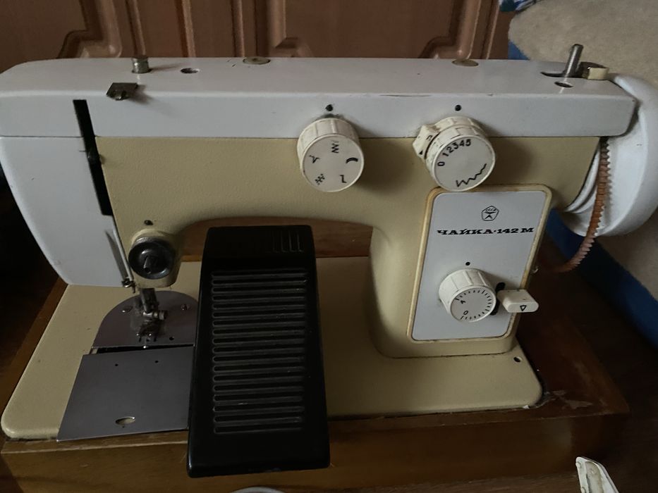 Швейная машинка Чайка -142 М
