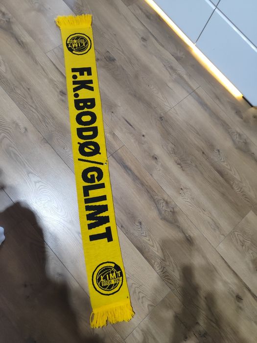 Szalik fk bodo glimt+ autografy + przypinka