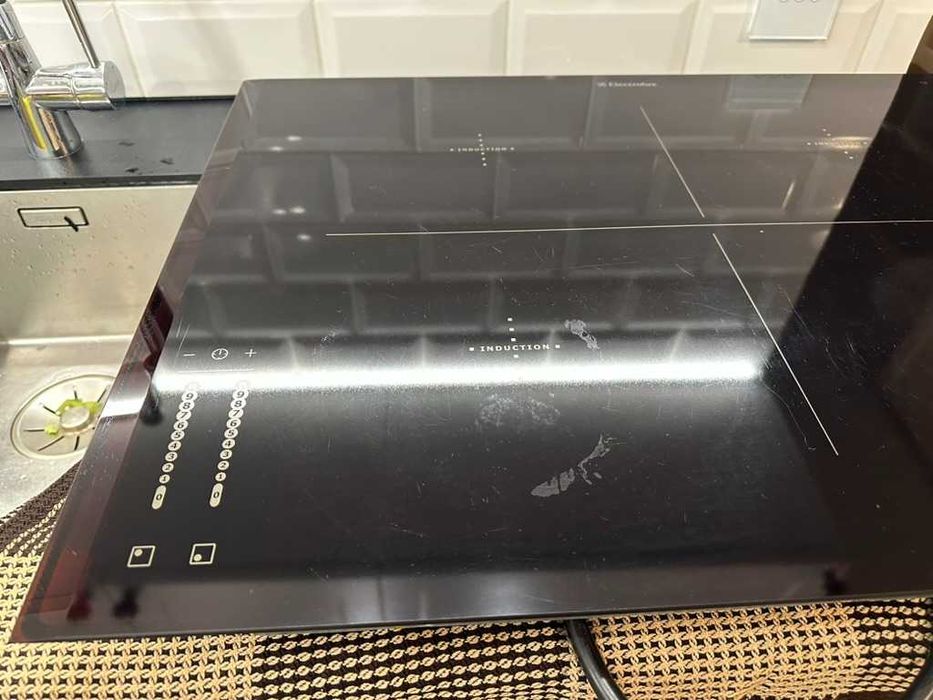 Індукційна варильна поверхня ELECTROLUX EHD 68210 P