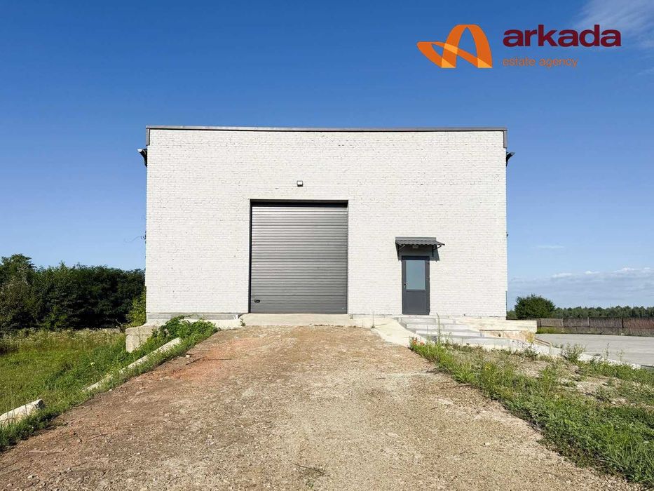 Продається велике складське приміщення з усіма зручностями