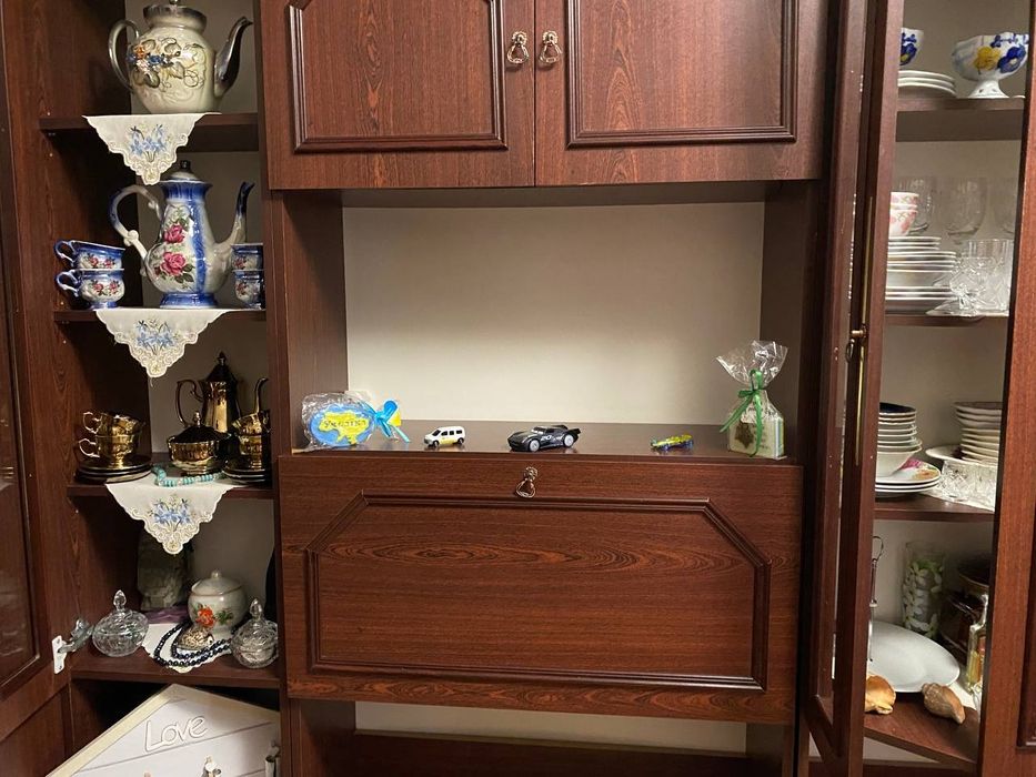 Стінка в кімнату