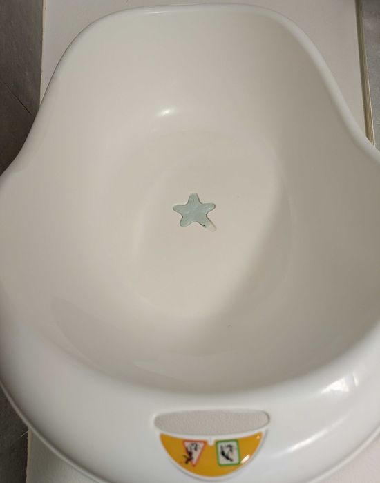 Banheira Bebeconfort com Suporte e Esvaziador – Usada em Bom Estado