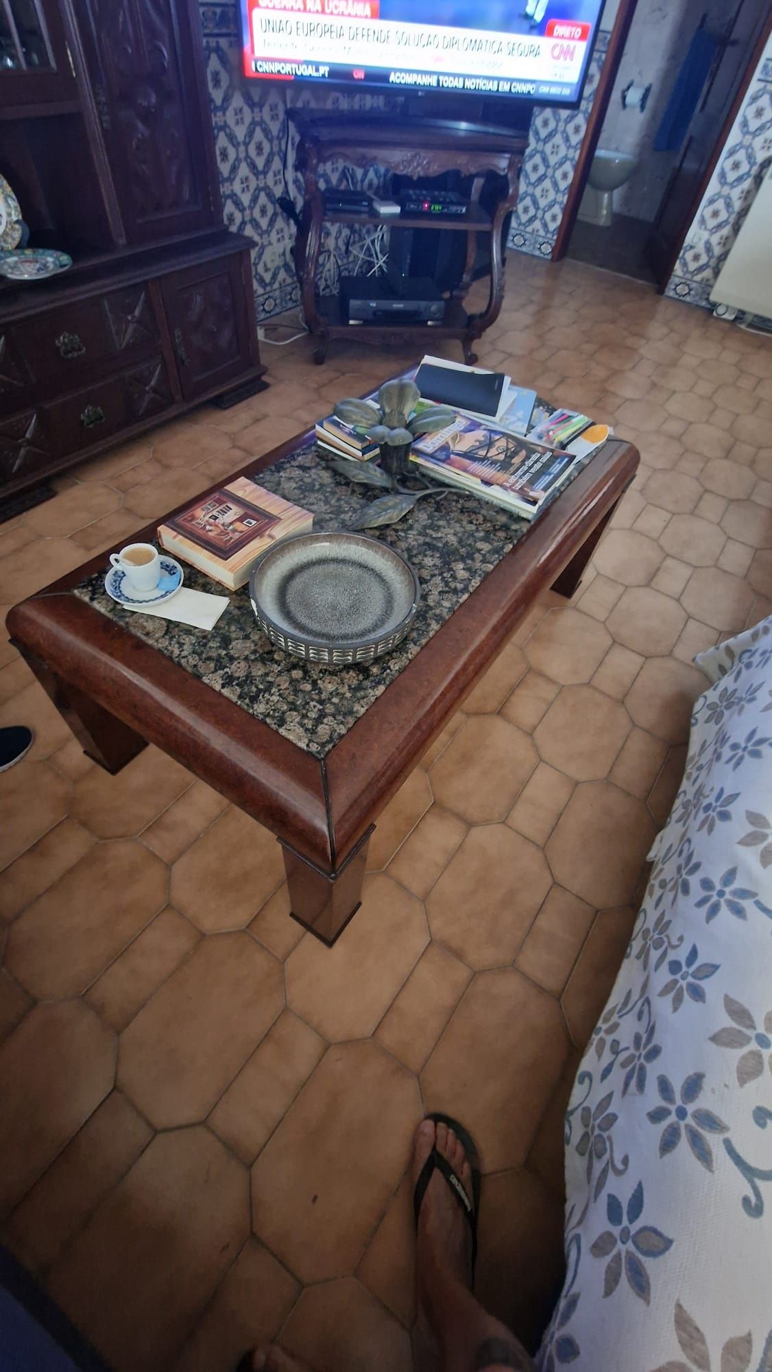 Moveis variados em madeira maciça