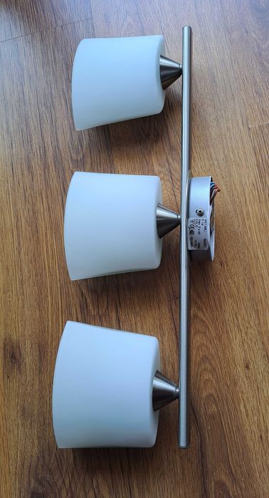 Lampa sufitowa żyrandol z trzema kloszami szklanymi