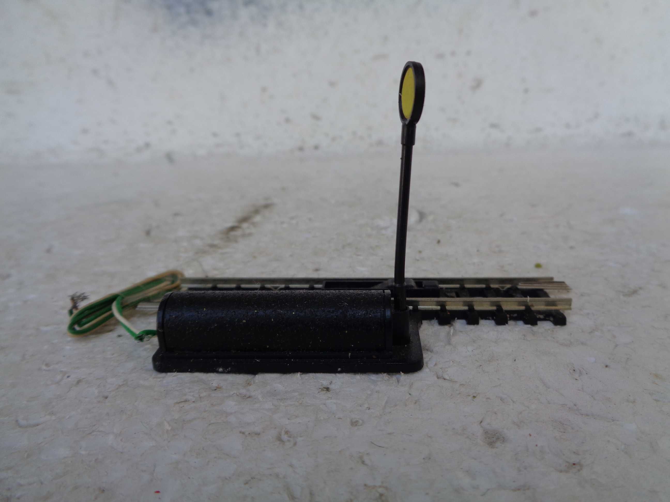 1:160 TRIX Via de desengate eletrica com  sinal