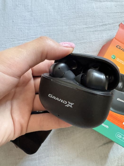 Наушники безспроводі 300грн нові