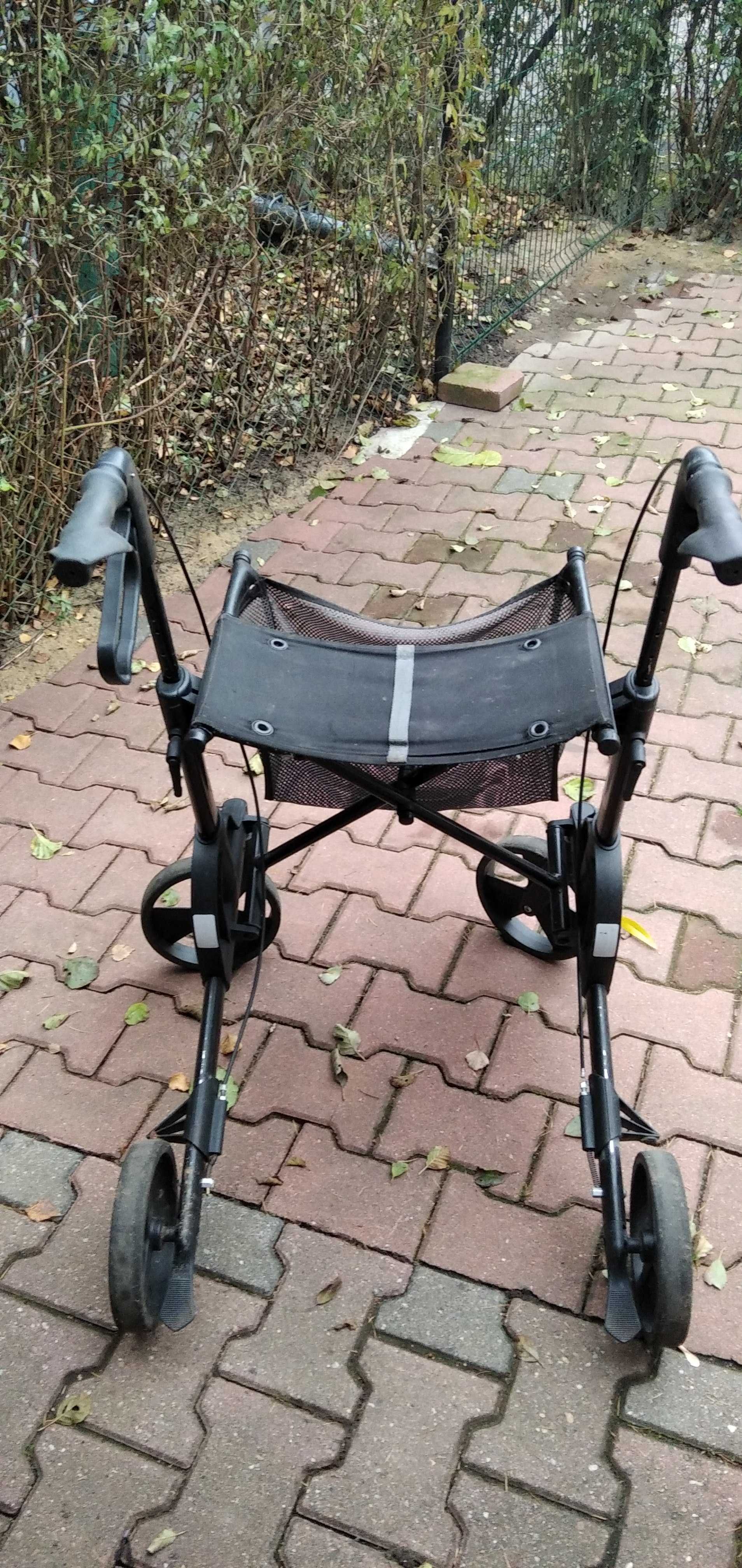 chodzik  i  wozek dla osoby  nie pelnosprawnej