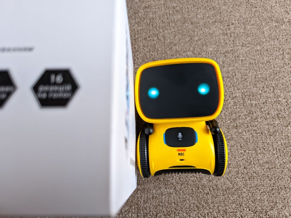 Україномовний Радіокерований робот AT-Robot з голосовим керуванням
