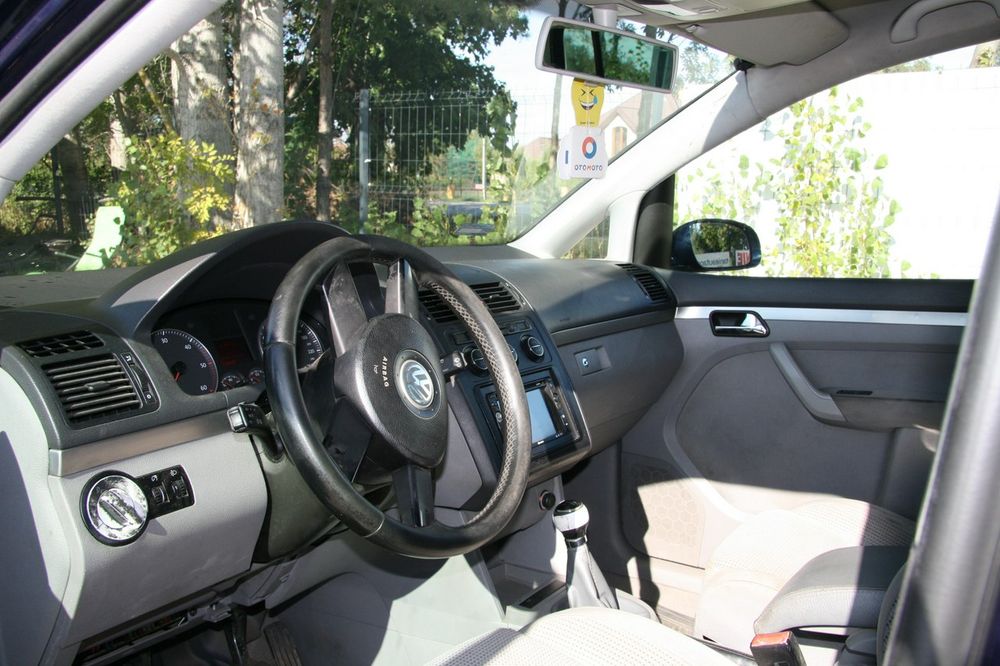 Volkswagen Touran 2.0 TDI na aluskach długie opłaty