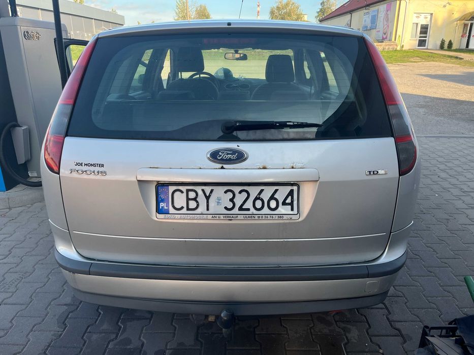 ford focus 1.6 2007, klima, hak, jezdzi skręca hamuje :)